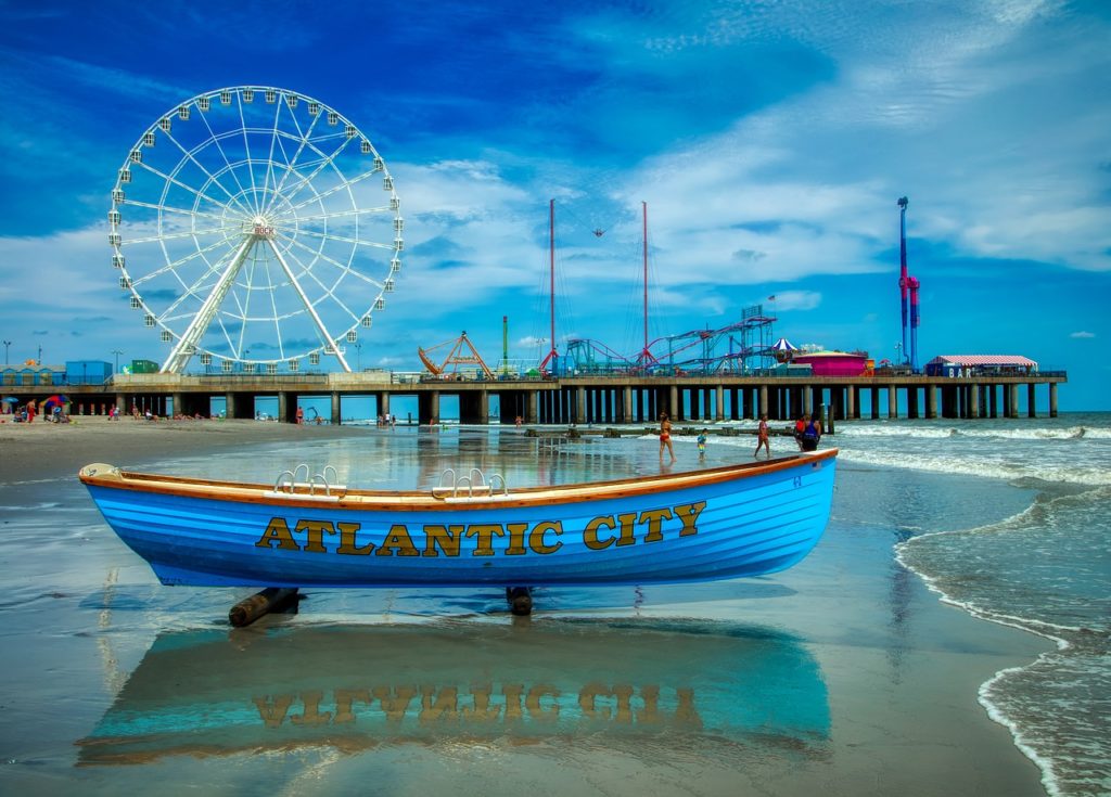 picture of a boat in atlantic city
